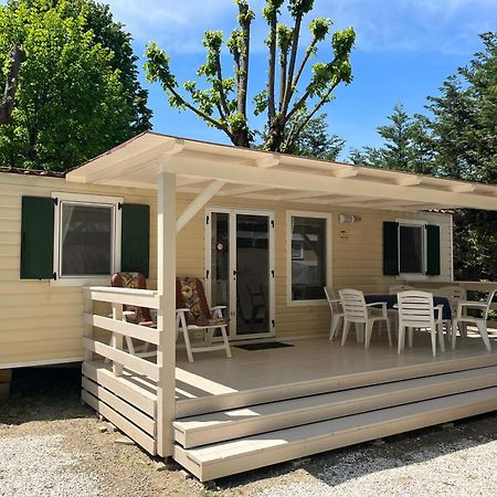 Chalet Camping River Italie Met 2 Slaapkamers Ameglia Exterior foto